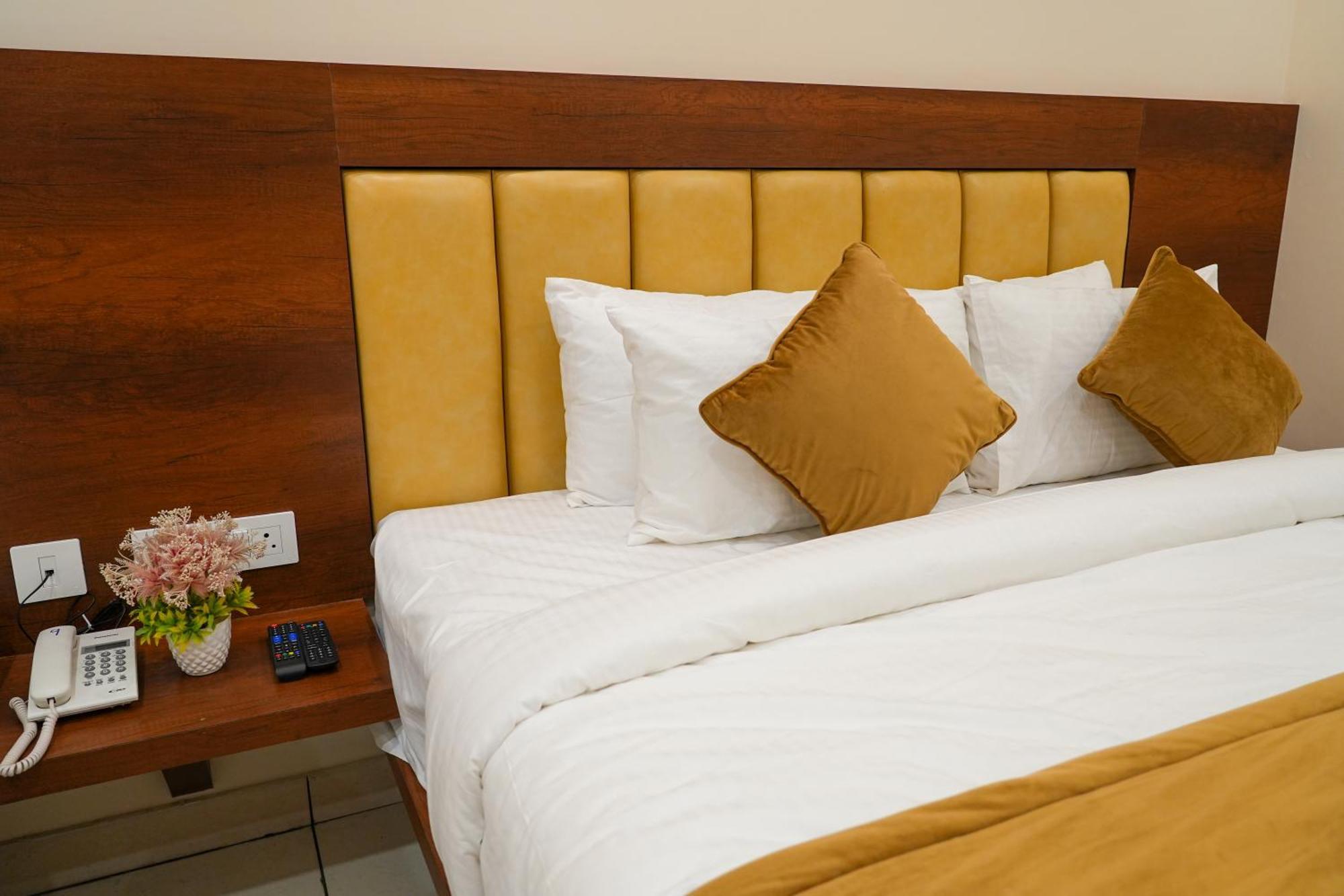 Sri Krishna Inn - Kempegowda Airport Bangalore Devanahalli Luaran gambar