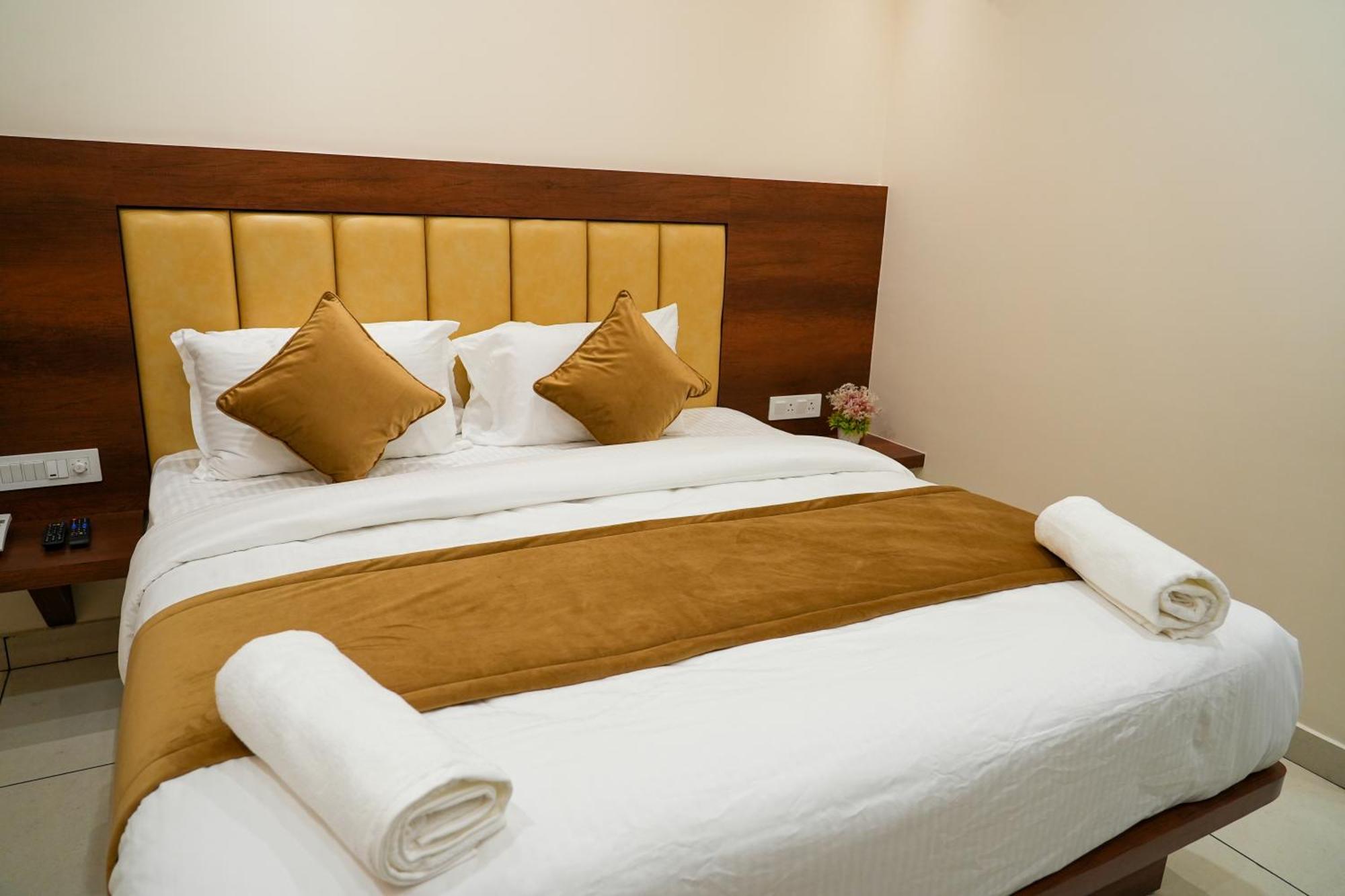Sri Krishna Inn - Kempegowda Airport Bangalore Devanahalli Luaran gambar